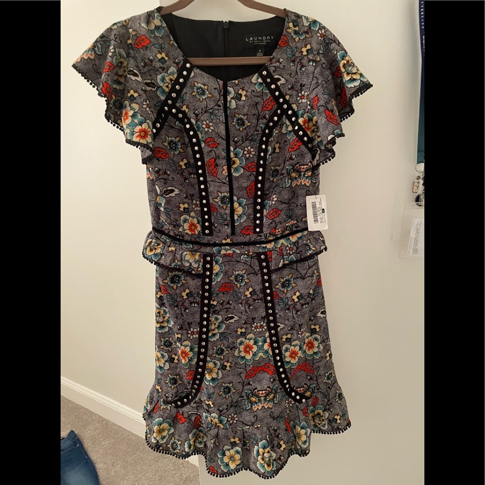 Size 6/ new with tag dress